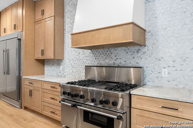 Image 17 of 39 For 718 Ridgemont Ave