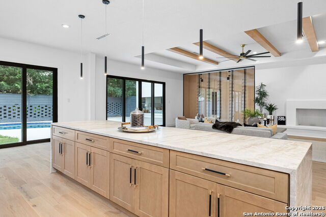 Image 18 of 39 For 718 Ridgemont Ave