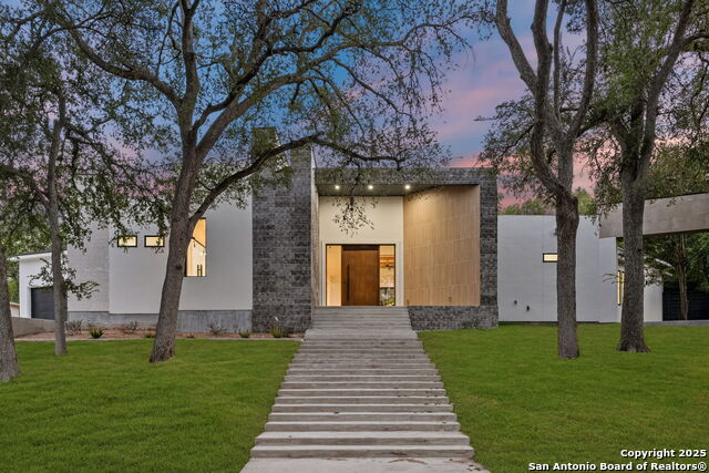 Image 2 of 39 For 718 Ridgemont Ave