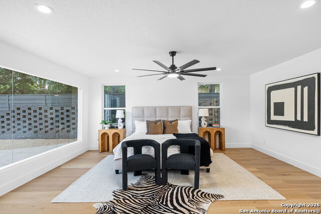 Image 21 of 39 For 718 Ridgemont Ave