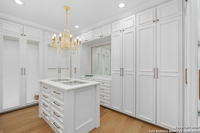 Image 23 of 39 For 718 Ridgemont Ave