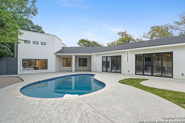 Image 34 of 39 For 718 Ridgemont Ave