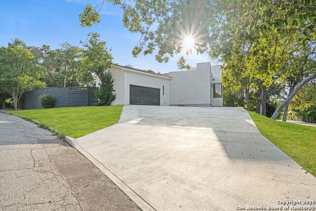 Image 35 of 39 For 718 Ridgemont Ave