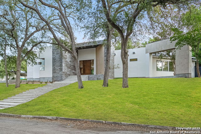 Image 4 of 39 For 718 Ridgemont Ave