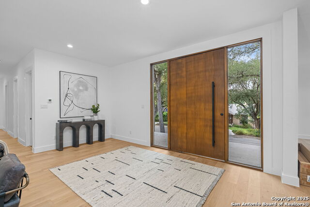 Image 6 of 39 For 718 Ridgemont Ave