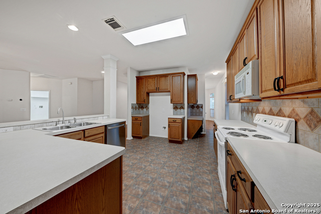 Image 17 of 36 For 20811 Encino Pebble