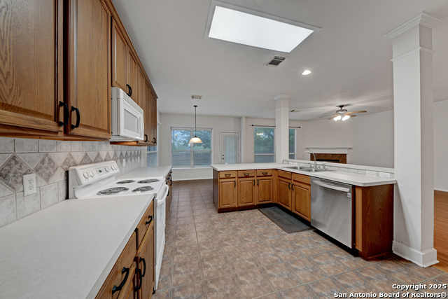 Image 18 of 36 For 20811 Encino Pebble