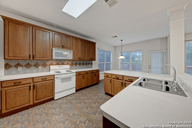 Image 19 of 36 For 20811 Encino Pebble