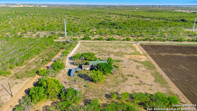 Listing photo id 8 for 596 Mauermann