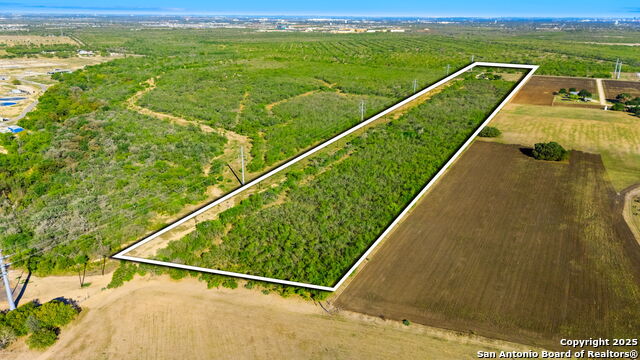 Listing photo id 13 for 596 Mauermann