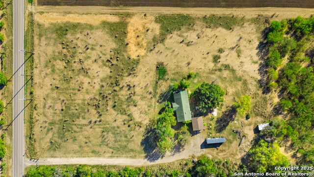 Listing photo id 14 for 596 Mauermann