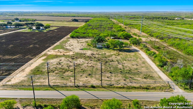 Listing photo id 2 for 596 Mauermann