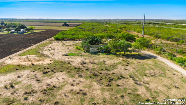 Listing photo id 3 for 596 Mauermann