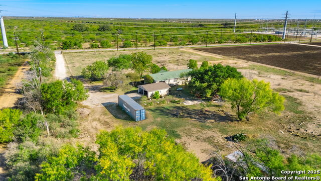 Listing photo id 7 for 596 Mauermann