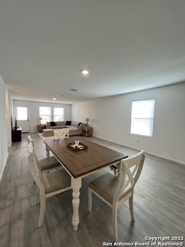 Image 32 of 49 For 8523 Grosbeak Cove