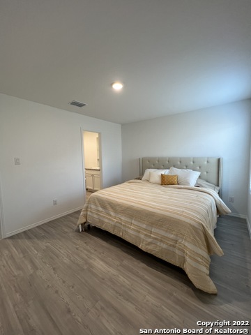 Image 40 of 49 For 8523 Grosbeak Cove