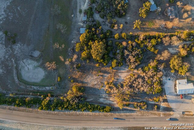 Listing photo id 2 for 3510 Medina Hwy