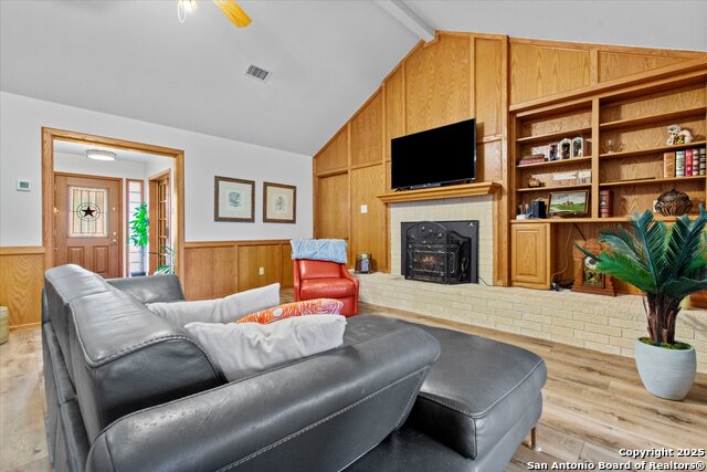 Image 13 of 46 For 407 Windsor Ln