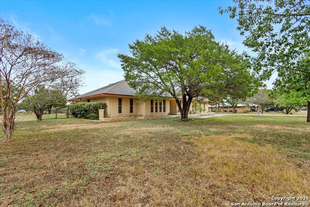 Image 4 of 46 For 407 Windsor Ln