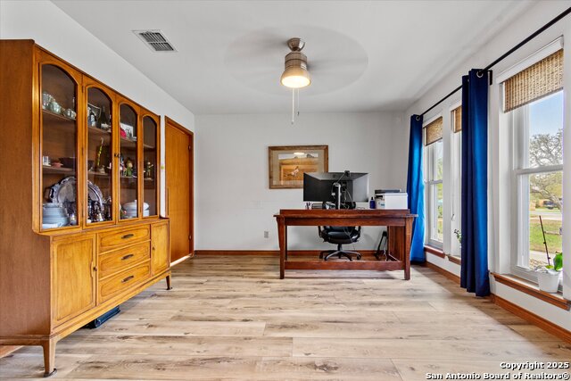 Image 7 of 46 For 407 Windsor Ln