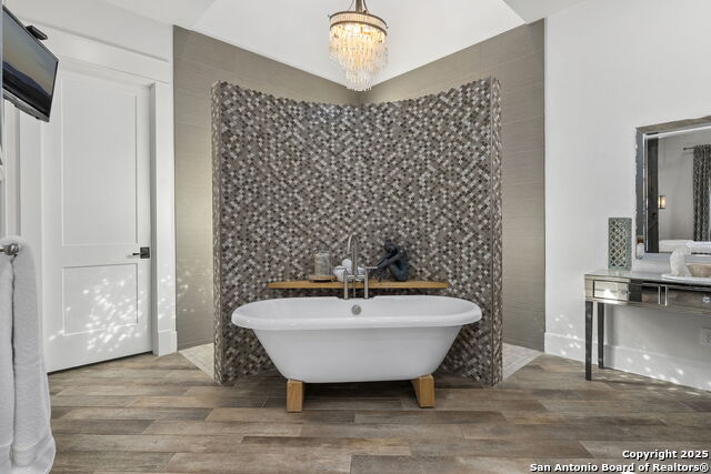 Image 25 of 44 For 226 Augusta