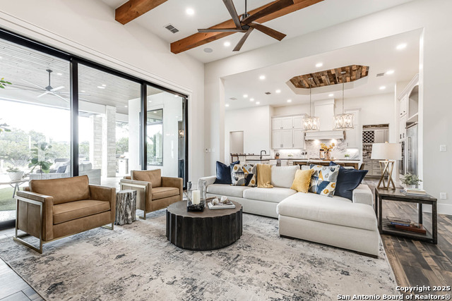 Listing photo id 8 for 65 Sabinas Ridge Rd