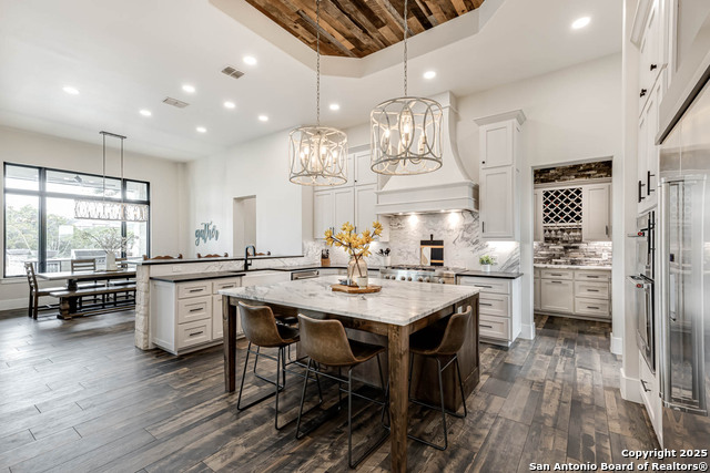 Listing photo id 10 for 65 Sabinas Ridge Rd