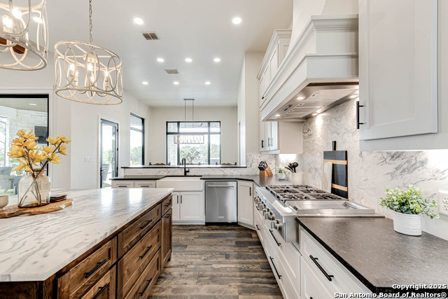 Listing photo id 12 for 65 Sabinas Ridge Rd