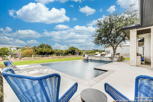 Listing photo id 37 for 65 Sabinas Ridge Rd