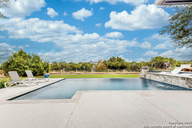 Listing photo id 38 for 65 Sabinas Ridge Rd