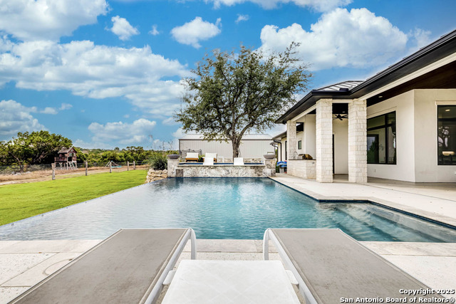 Listing photo id 40 for 65 Sabinas Ridge Rd