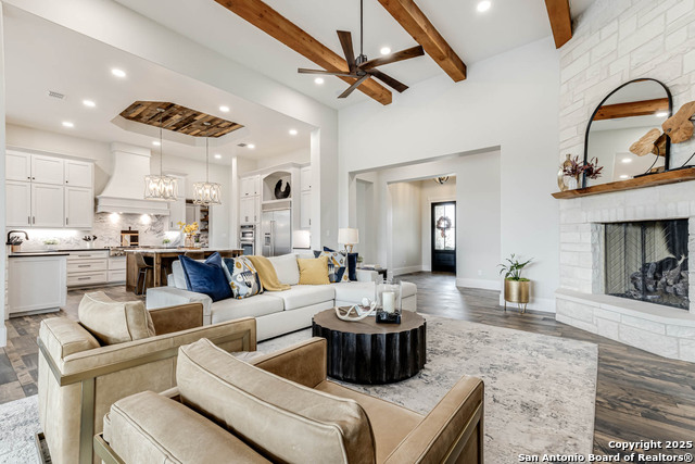 Listing photo id 6 for 65 Sabinas Ridge Rd