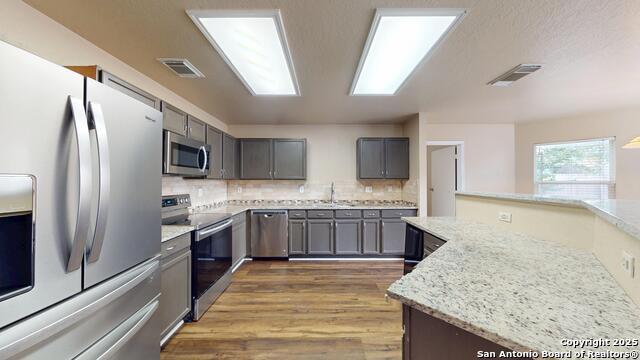 Image 16 of 54 For 406 Bluegrass