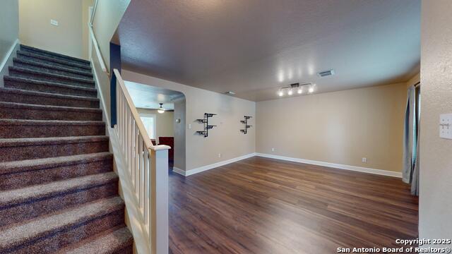 Image 4 of 54 For 406 Bluegrass