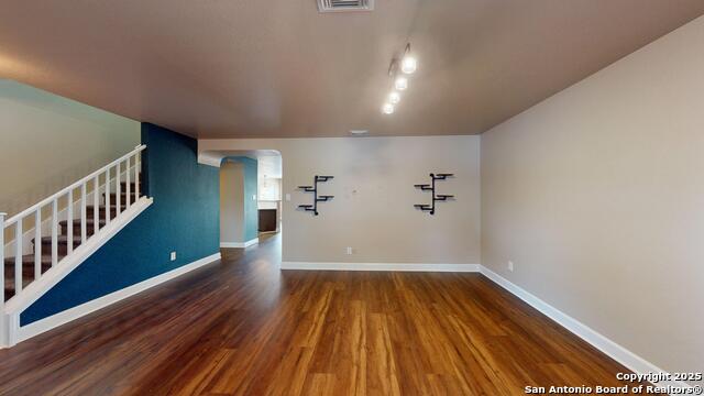 Image 9 of 54 For 406 Bluegrass