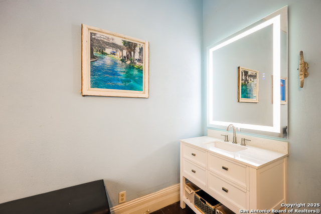 Image 10 of 10 For 823 Euclid W 4