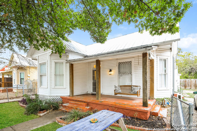 Image 2 of 10 For 823 Euclid W 4