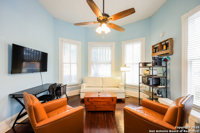 Image 4 of 10 For 823 Euclid W 4