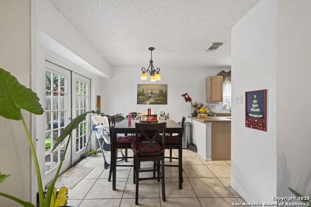 Listing photo id 5 for 4619 Rock Nettle