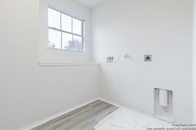 Image 37 of 42 For 6615 Suncliff Crst