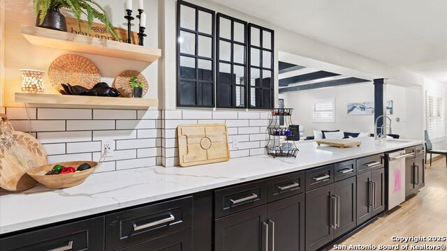 Listing photo id 9 for 207 Woodlake