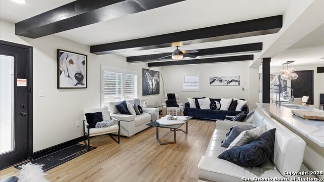 Listing photo id 13 for 207 Woodlake