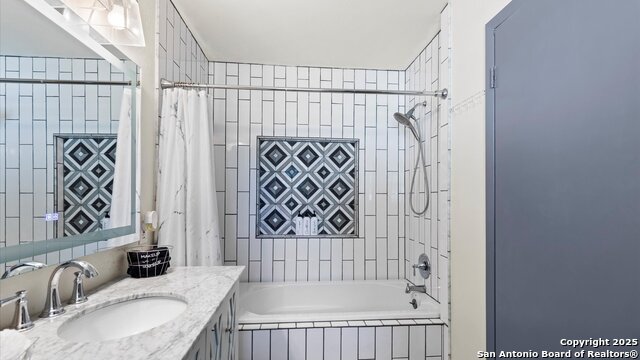 Listing photo id 17 for 207 Woodlake