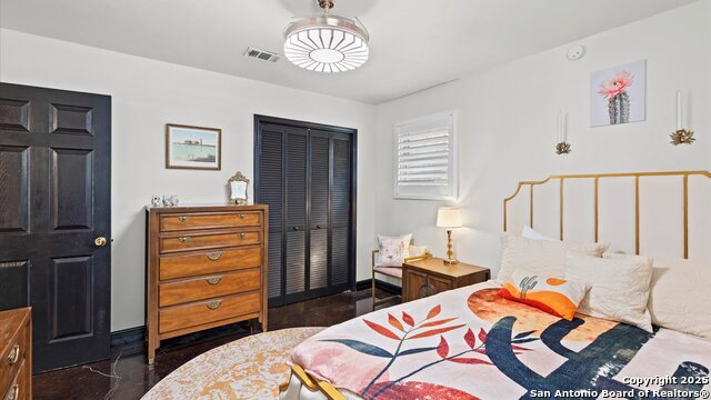 Listing photo id 19 for 207 Woodlake