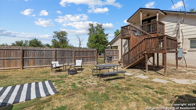 Listing photo id 32 for 207 Woodlake