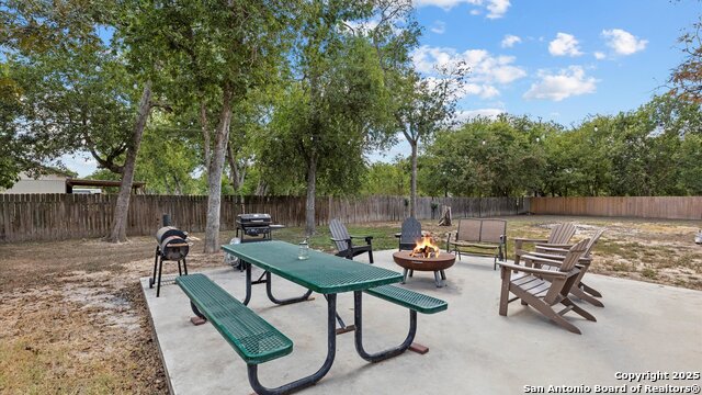 Listing photo id 36 for 207 Woodlake