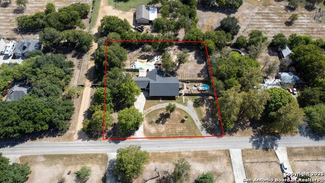 Listing photo id 37 for 207 Woodlake