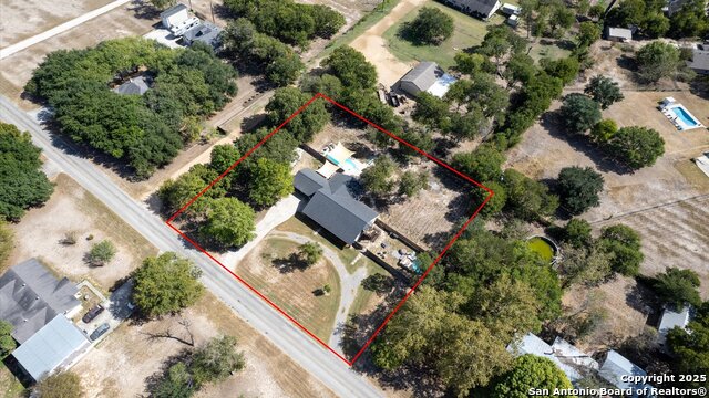 Listing photo id 38 for 207 Woodlake