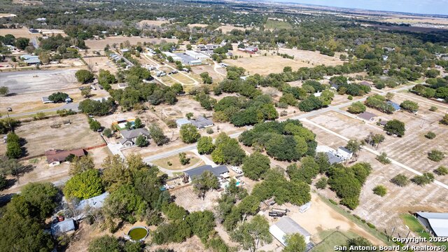 Listing photo id 39 for 207 Woodlake