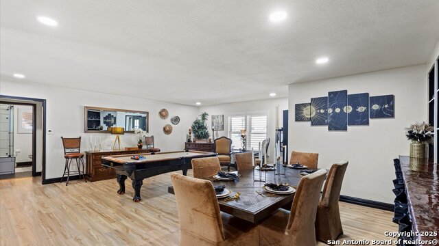 Listing photo id 3 for 207 Woodlake